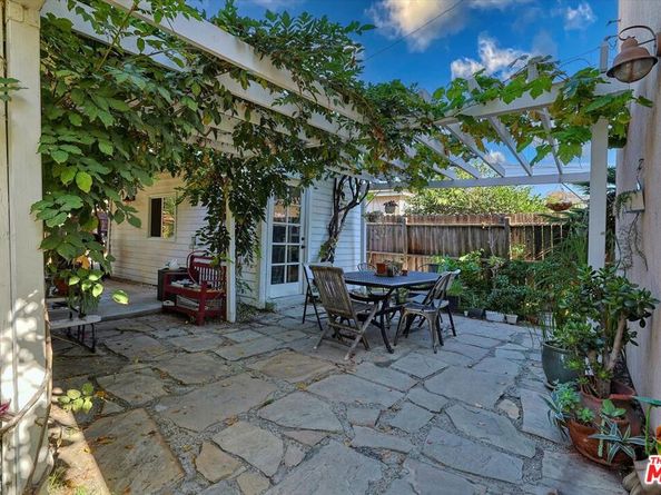 1421 W Clark Avenue, Burbank CA 91506