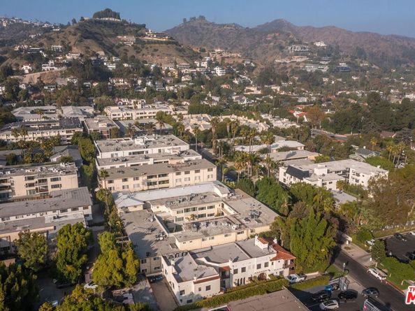 1525 N Hayworth Avenue 302, Los Angeles CA 90046