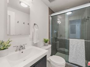 1525 N Hayworth Avenue 302, Los Angeles CA 90046