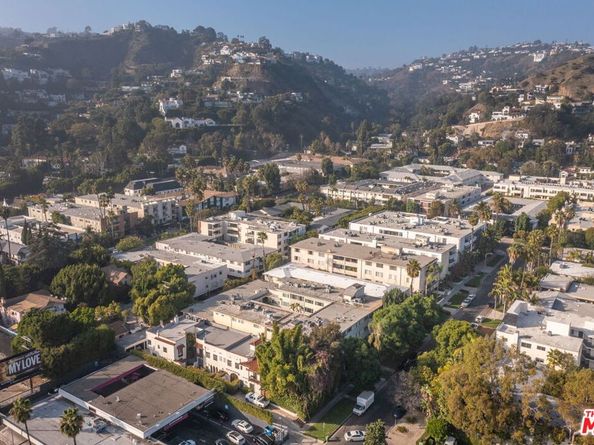 1525 N Hayworth Avenue 302, Los Angeles CA 90046