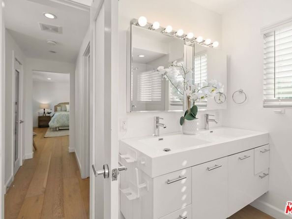 1525 N Hayworth Avenue 302, Los Angeles CA 90046