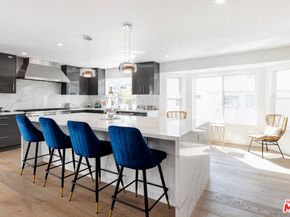 18721 Hatteras Street 10, Tarzana CA 91356