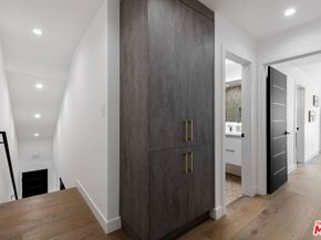 18721 Hatteras Street 10, Tarzana CA 91356