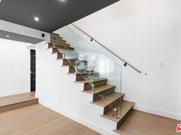 18721 Hatteras Street 10, Tarzana CA 91356