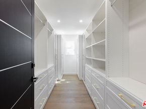 18721 Hatteras Street 10, Tarzana CA 91356