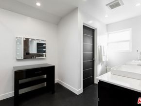 18721 Hatteras Street 10, Tarzana CA 91356