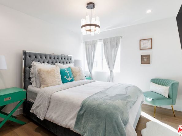 18721 Hatteras Street 10, Tarzana CA 91356