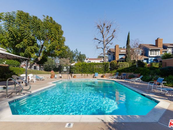 18721 Hatteras Street 10, Tarzana CA 91356