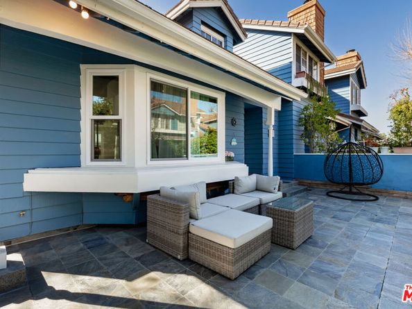 18721 Hatteras Street 10, Tarzana CA 91356