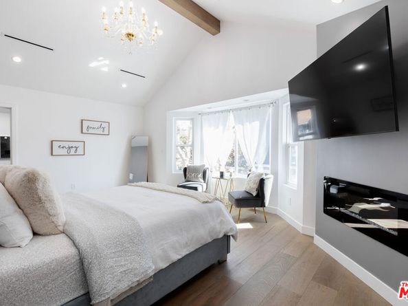 18721 Hatteras Street 10, Tarzana CA 91356