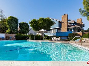 18721 Hatteras Street 10, Tarzana CA 91356