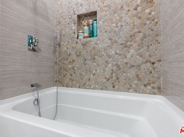 18721 Hatteras Street 10, Tarzana CA 91356