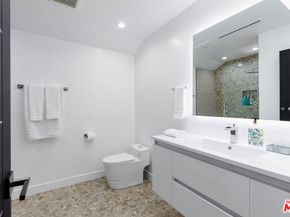 18721 Hatteras Street 10, Tarzana CA 91356