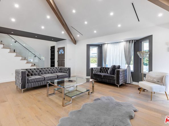 18721 Hatteras Street 10, Tarzana CA 91356