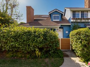 18721 Hatteras Street 10, Tarzana CA 91356