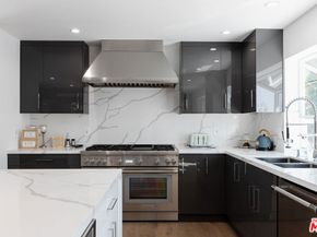 18721 Hatteras Street 10, Tarzana CA 91356