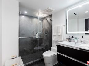 18721 Hatteras Street 10, Tarzana CA 91356