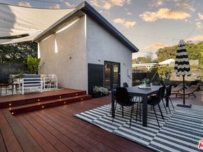 3744 Redwood Avenue, Los Angeles CA 90066