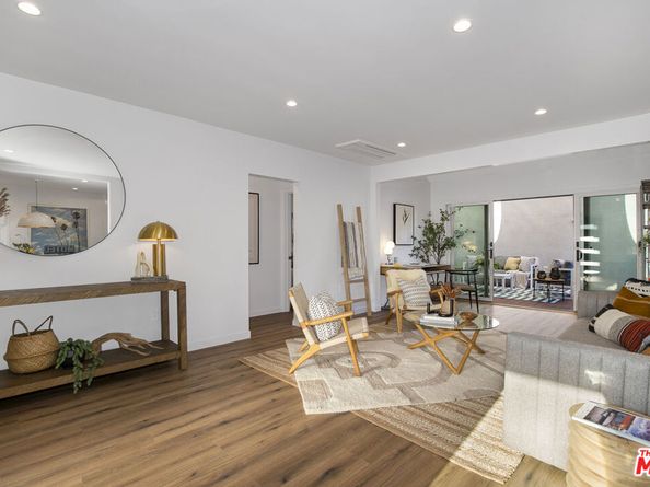 3744 Redwood Avenue, Los Angeles CA 90066