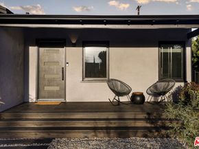 3744 Redwood Avenue, Los Angeles CA 90066