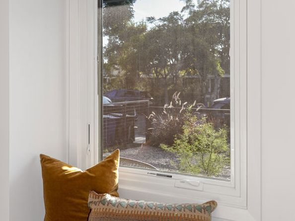 3744 Redwood Avenue, Los Angeles CA 90066