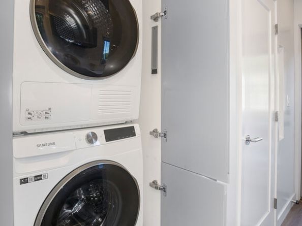 3744 Redwood Avenue, Los Angeles CA 90066