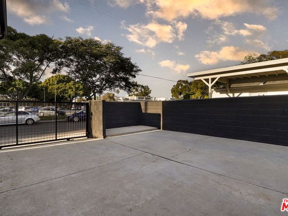 3744 Redwood Avenue, Los Angeles CA 90066