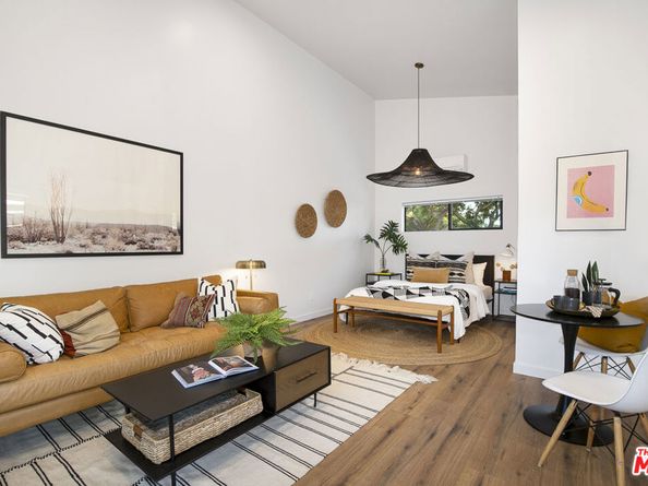 3744 Redwood Avenue, Los Angeles CA 90066