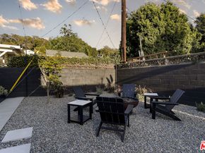 3744 Redwood Avenue, Los Angeles CA 90066