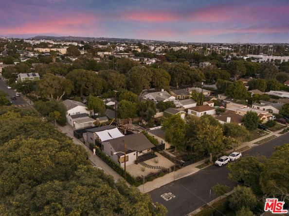 3744 Redwood Avenue, Los Angeles CA 90066