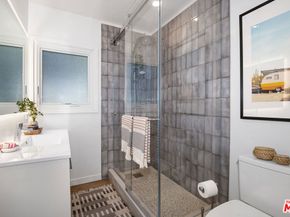 3744 Redwood Avenue, Los Angeles CA 90066