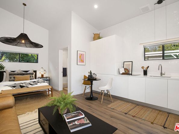 3744 Redwood Avenue, Los Angeles CA 90066