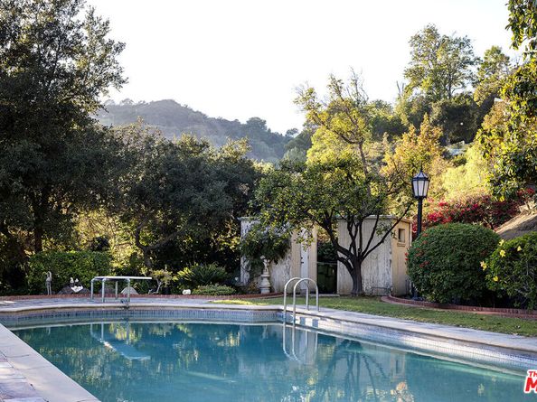 7141 Senalda Road, Los Angeles CA 90068