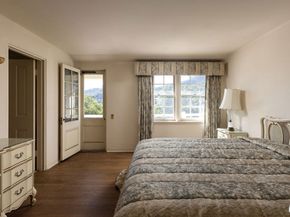 7141 Senalda Road, Los Angeles CA 90068