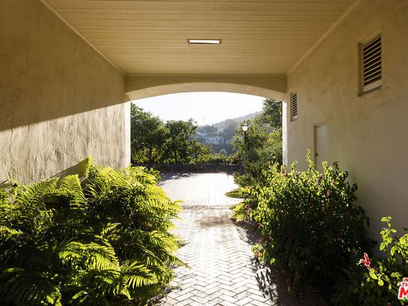 7141 Senalda Road, Los Angeles CA 90068