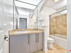 620 S Gramercy Place 301, Los Angeles CA 90005