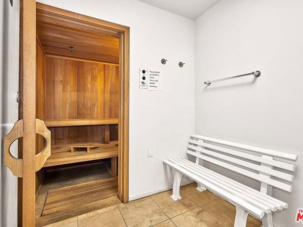 620 S Gramercy Place 301, Los Angeles CA 90005