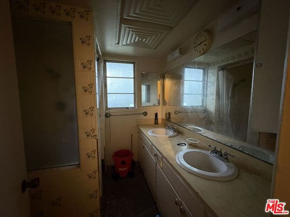 2927 Governor Drive, San Diego CA 92122