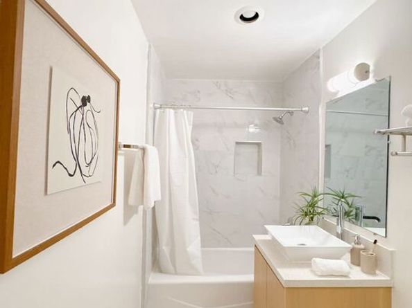 1250 W 37th Street, Los Angeles CA 90007