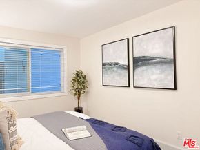 1250 W 37th Street, Los Angeles CA 90007