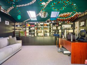 221 S St Andrews Place, Los Angeles CA 90004