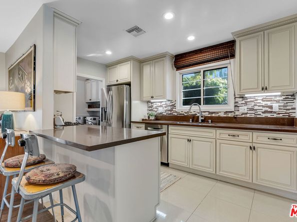 16201 Gilmore Street, Lake Balboa CA 91406
