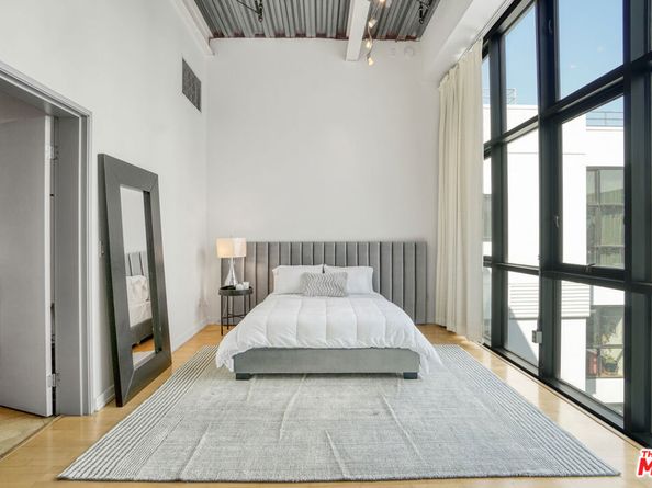330 W 11th Street 703, Los Angeles CA 90015