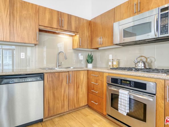 330 W 11th Street 703, Los Angeles CA 90015