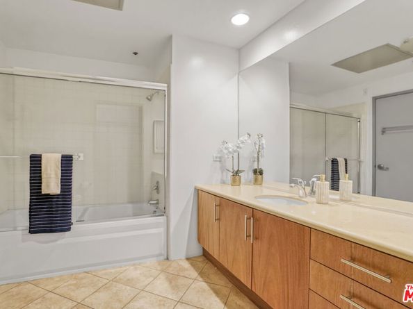 330 W 11th Street 703, Los Angeles CA 90015