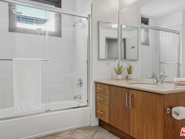 330 W 11th Street 703, Los Angeles CA 90015