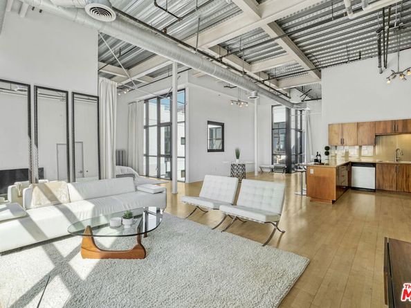330 W 11th Street 703, Los Angeles CA 90015