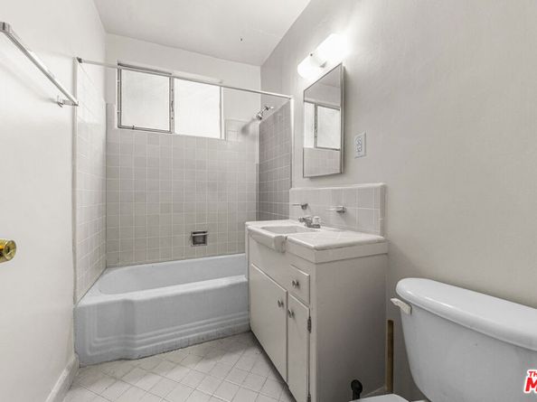 8536 Saturn Street, Los Angeles CA 90035