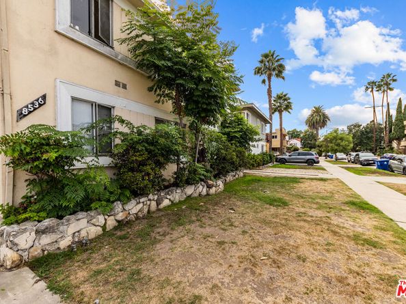 8536 Saturn Street, Los Angeles CA 90035