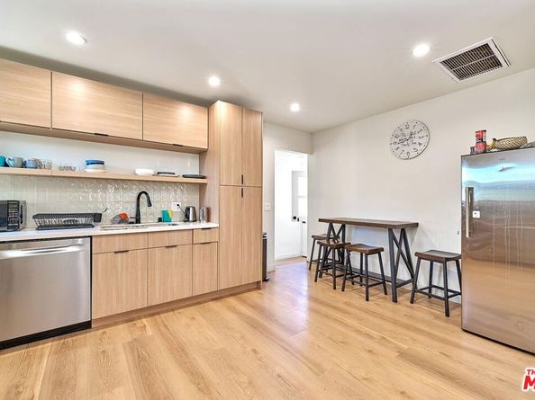 11137 Archwood Place, North Hollywood CA 91606